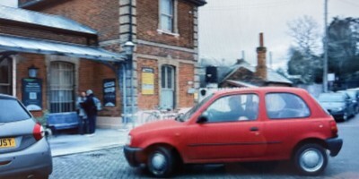 l-8095_man vs baby_railway station_1.JPG
